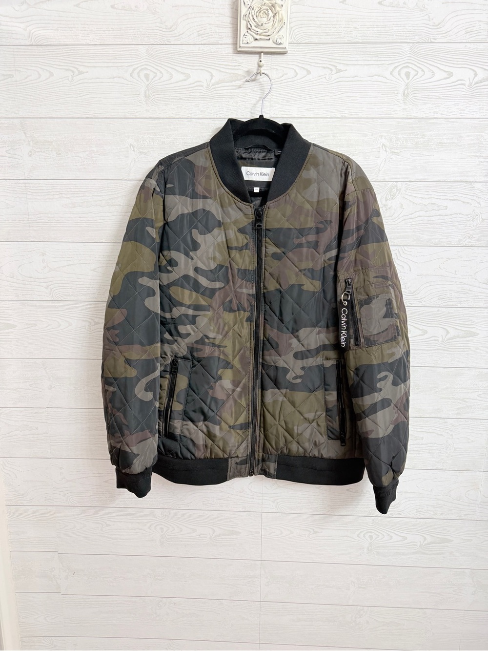 Calvin Klein Men’s Camo Quilted Bomber Jacket - Olive/Black. Size L
